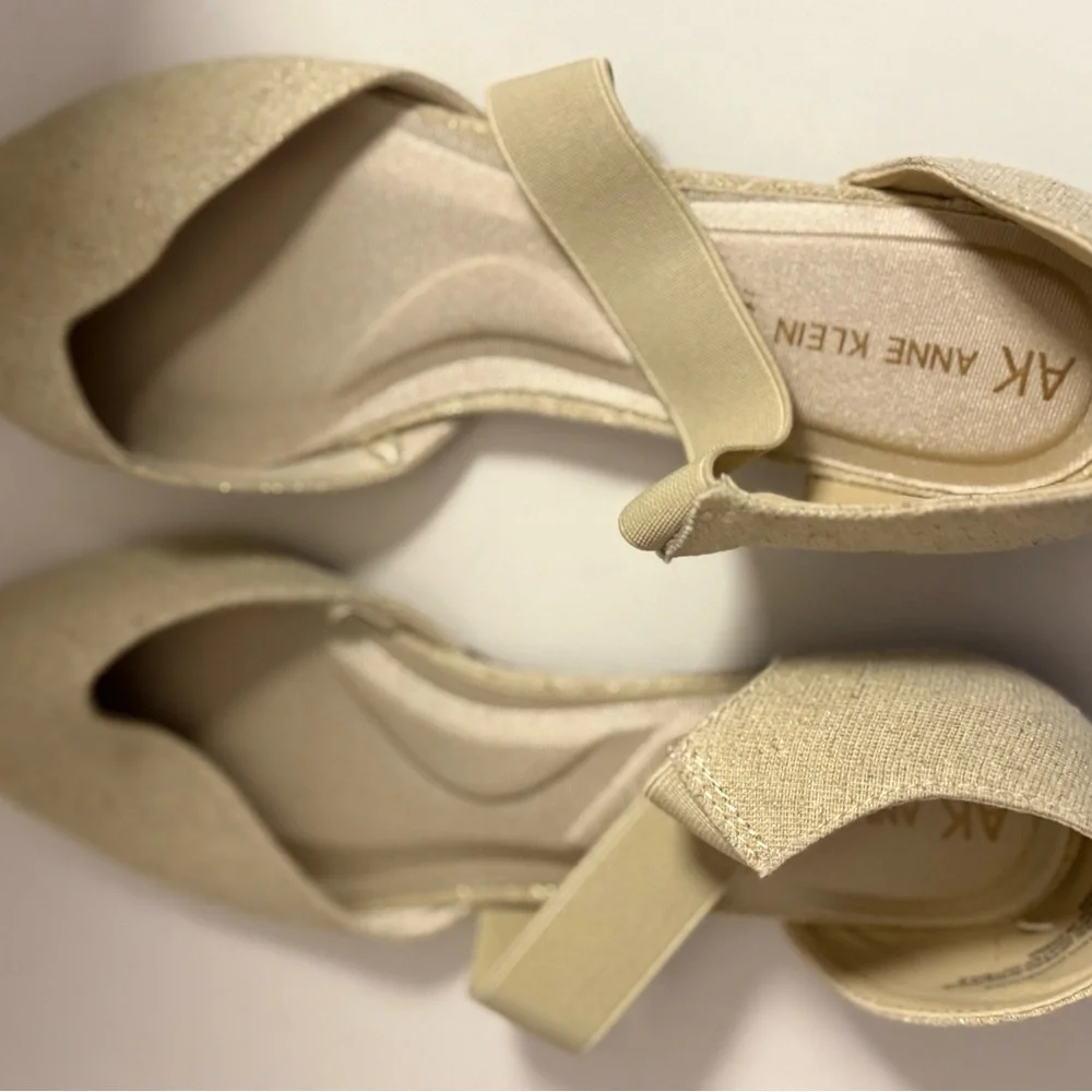 Anne Klein Orsolo Mary Jane Beige/Gold Sparkle Women's Flats Size 8.5